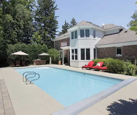 Modern swimming pool design for Toronto backyard, image by oakshs.ca