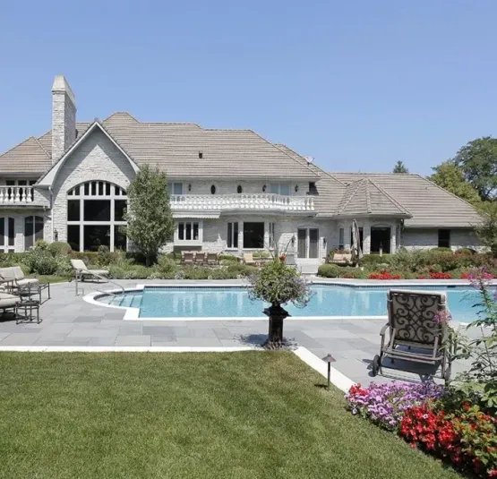 Toronto backyard pool design, image by oakshs.ca