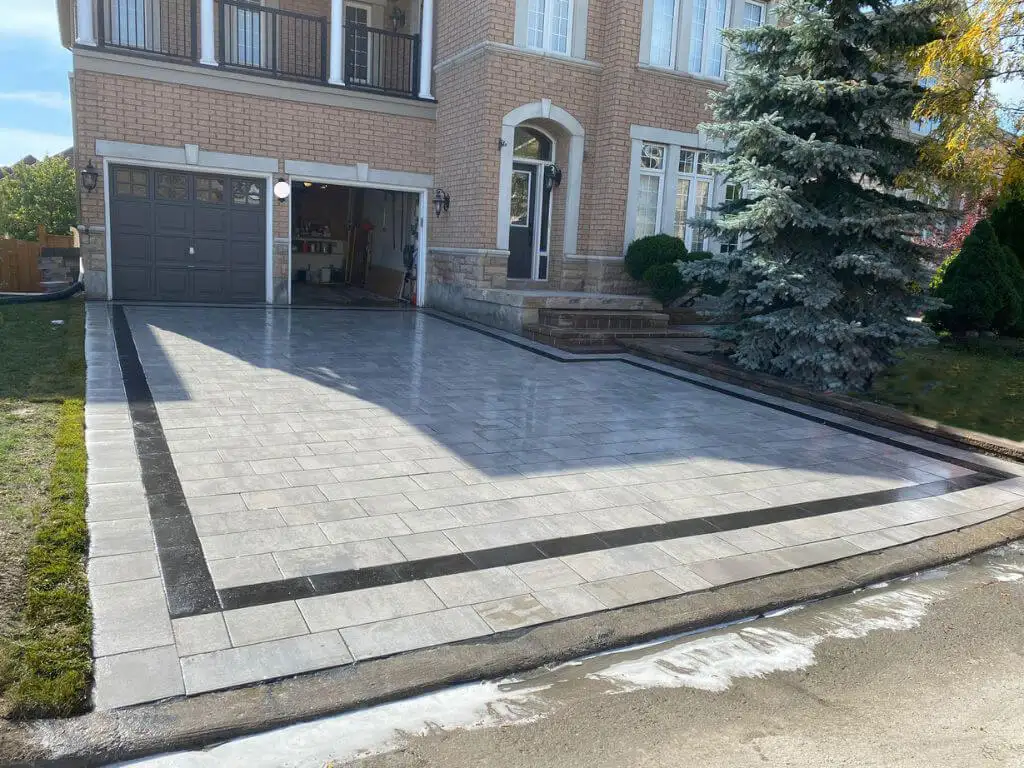 Driveway garage designer interlocking in Ontario, image by OAKS Home Services