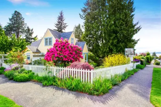 Landscape design with garden beds and decorative fencing, image by oakshs.ca