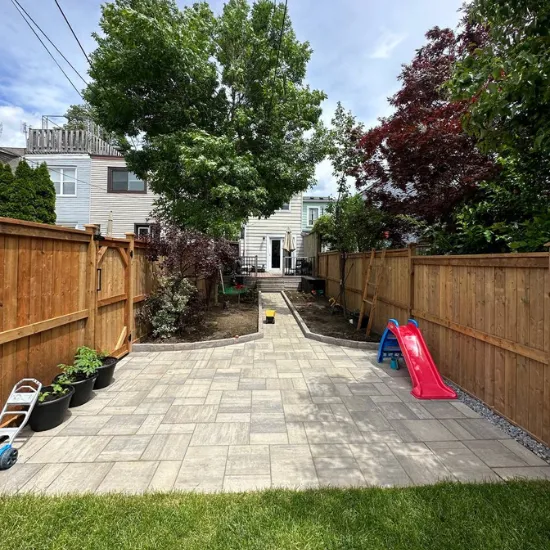 backyard fence contractor