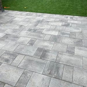 maintaining interlocking flagstone tips